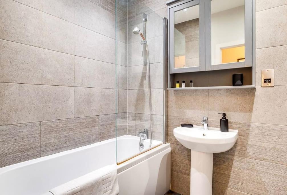 Giant Savings On Long Stays B1 Living, Enquire Now Birmingham Eksteriør bilde